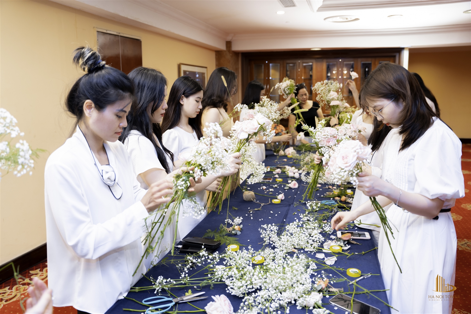 Tổ chức họp báo